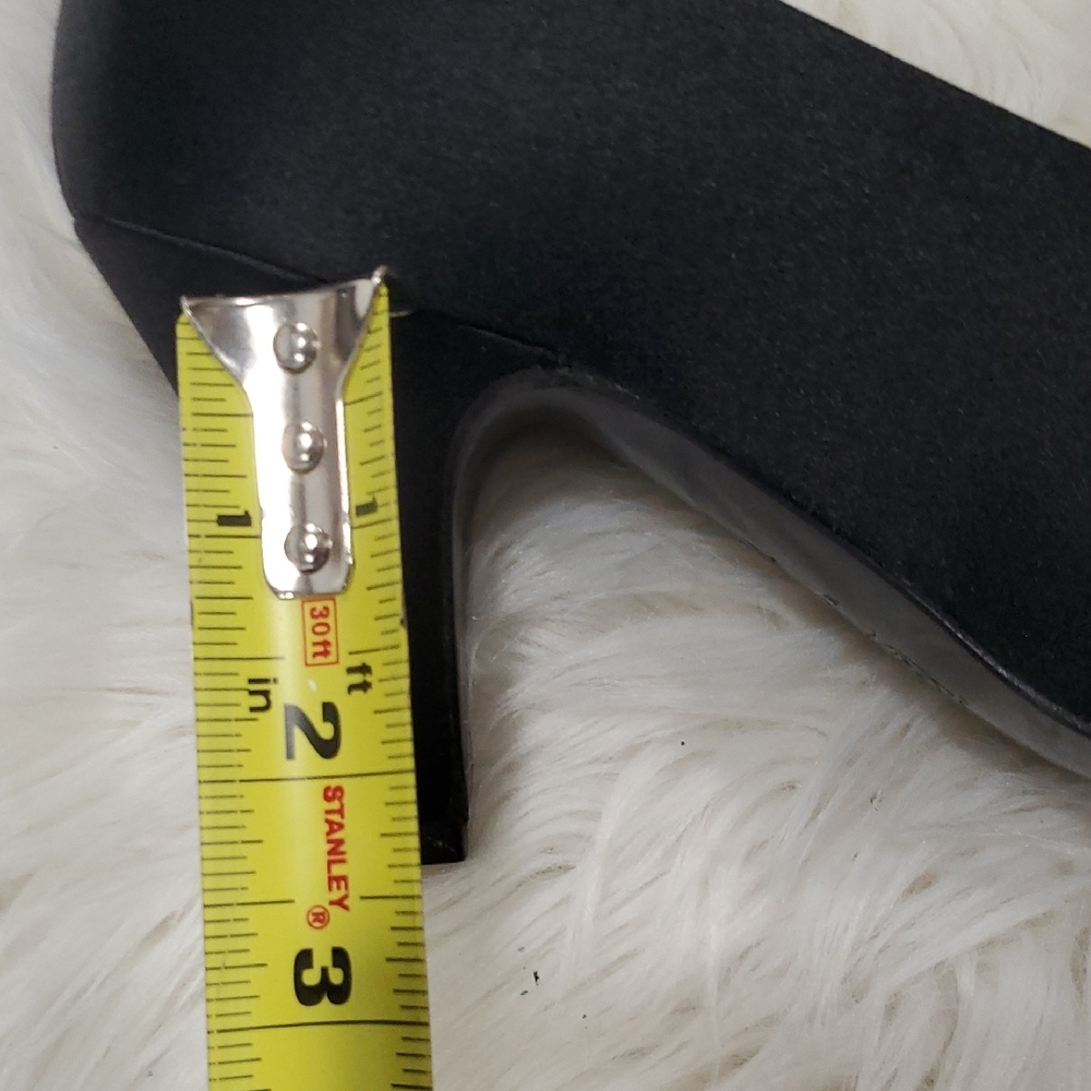 Fendi Black Satin Feel Kitten Heel with Pointed Toe Size 7.5 - Picture 6 of 15